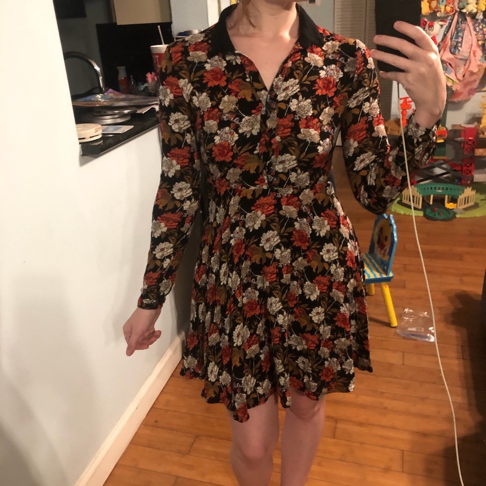 “Review never established” black floral mini dress long sleeves & black collar